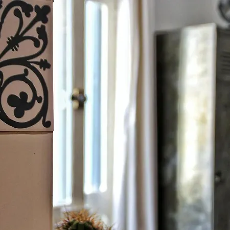 La Fontaine - Ecusson Apartment
